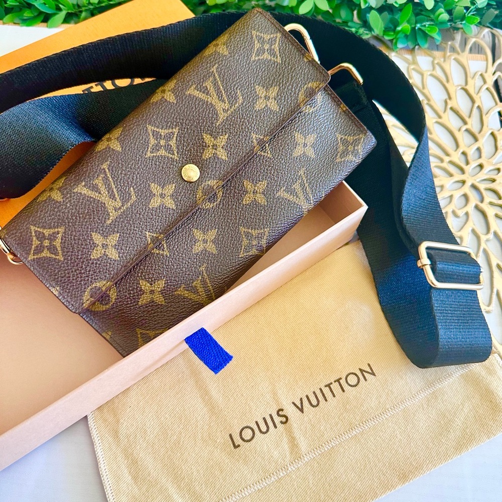 Louis Vuitton Monogram Sarah Wallet - Picture 9 of 14